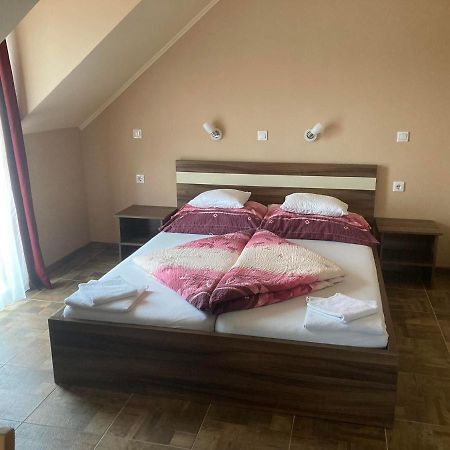 Borostyan Panzio Balatonfuered Bed & Breakfast Exterior photo